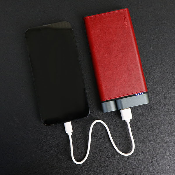 بنك الطاقة المعدني 10000mAh الجلد النهاية براءة اختراع تصميم نوع أضاءة