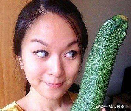 网红吃瓜走红图片搞笑